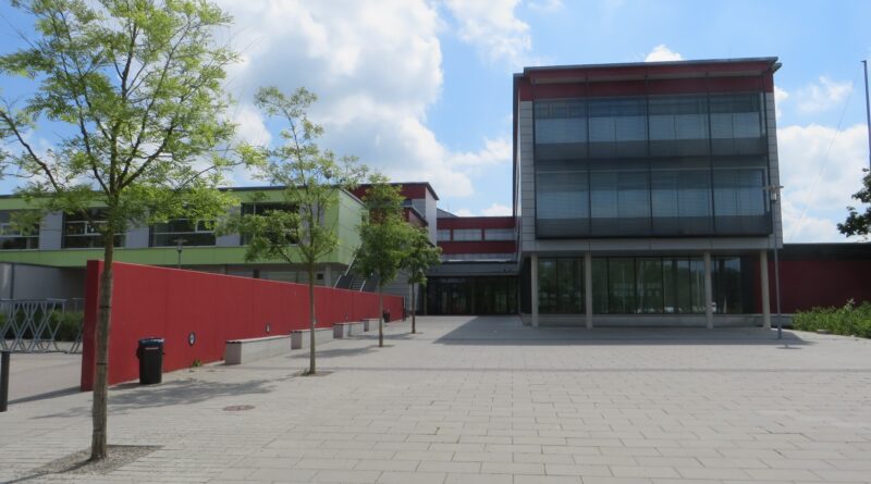Haupteingang Gymnasium Königsbrunn