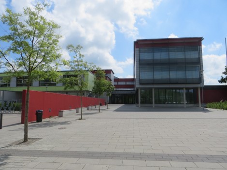 Eingang des Gymnasium Königsbrunn